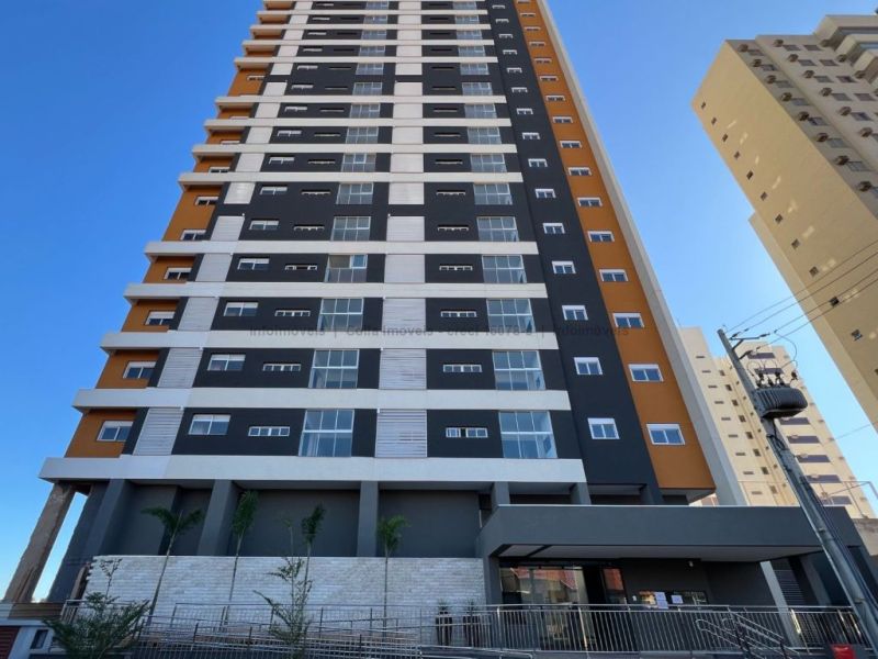 Apartamento novo em andar alto com 3 vagas de garagem