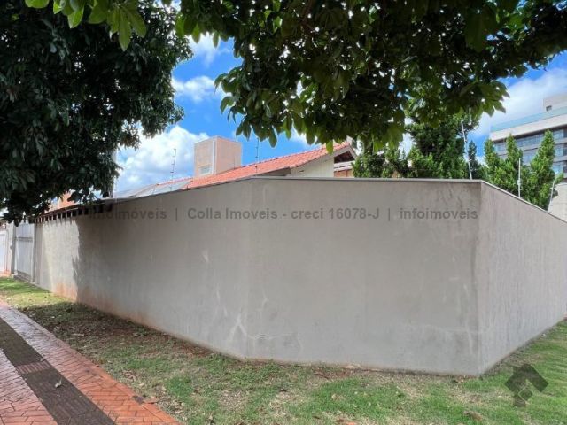 Casa térrea de esquina próximo ao shopping