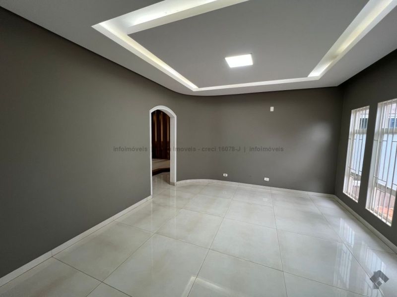 Casa térrea de esquina próximo ao shopping — Campo Grande, Campo Grande MS
