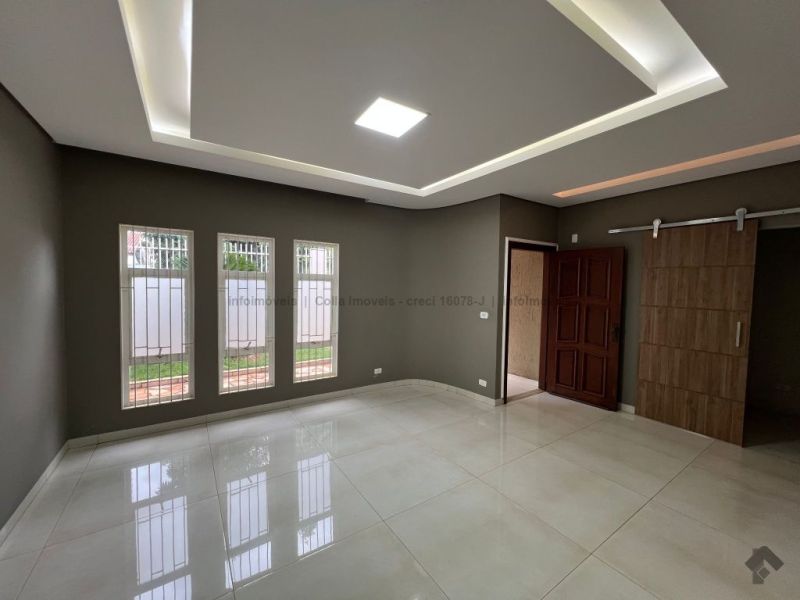 Casa térrea de esquina próximo ao shopping — Campo Grande, Campo Grande MS