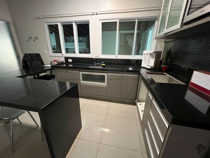 Casa térrea de esquina próximo ao shopping — Campo Grande, Campo Grande MS