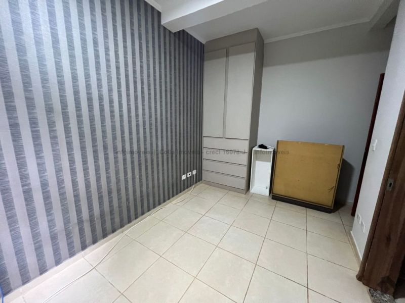 Casa térrea de esquina próximo ao shopping — Campo Grande, Campo Grande MS