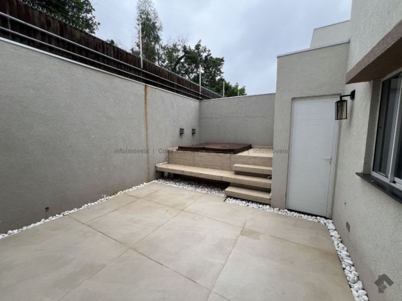 Sobrado reformado e ampliado — Grand Village, Campo Grande MS