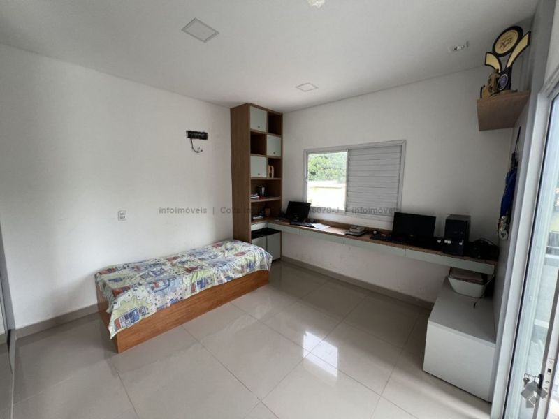 Sobrado reformado e ampliado — Grand Village, Campo Grande MS